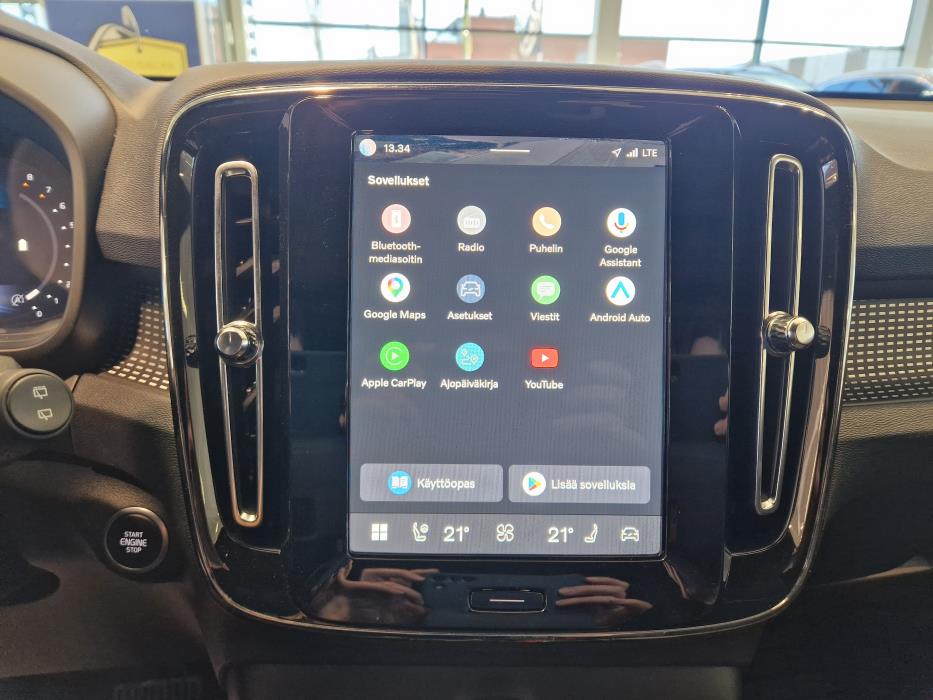 VOLVO XC40 2024
