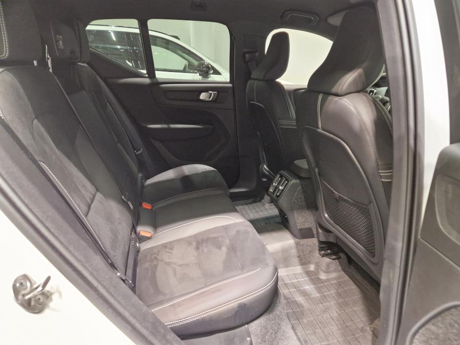 VOLVO XC40 2024