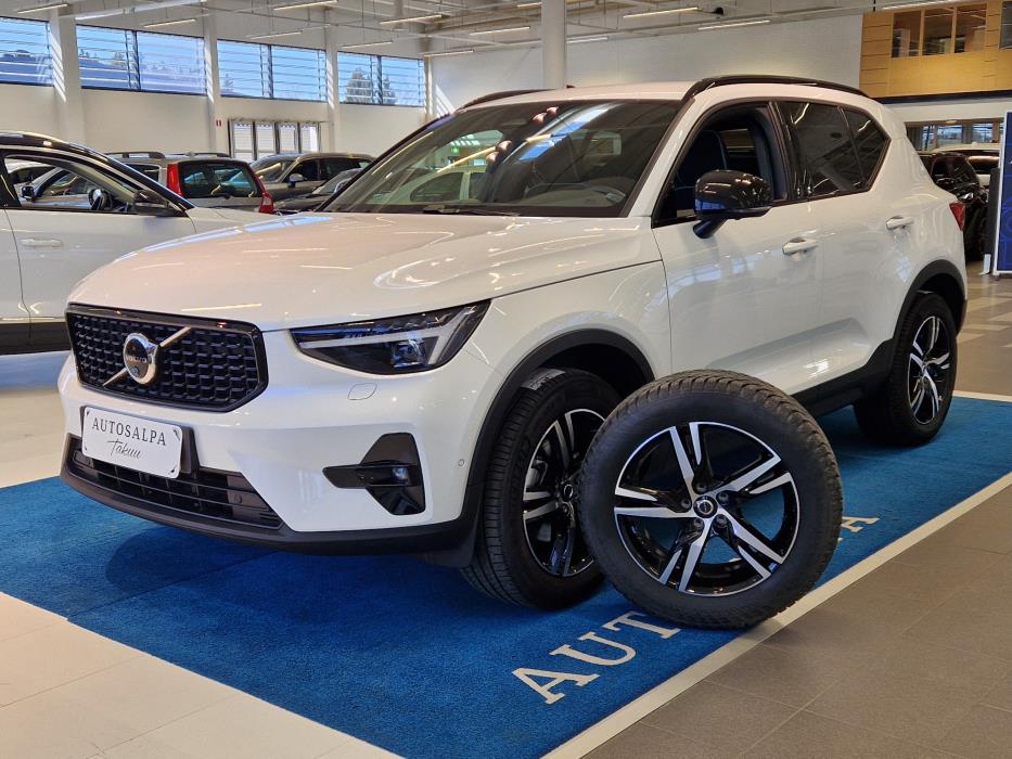 VOLVO XC40 2024