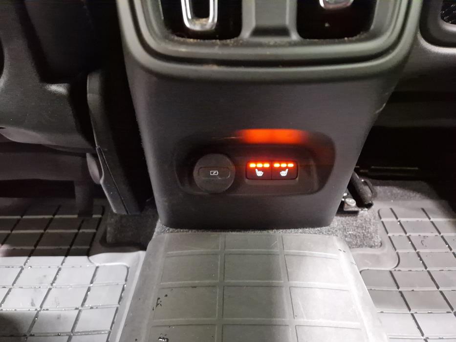 VOLVO XC40 2024