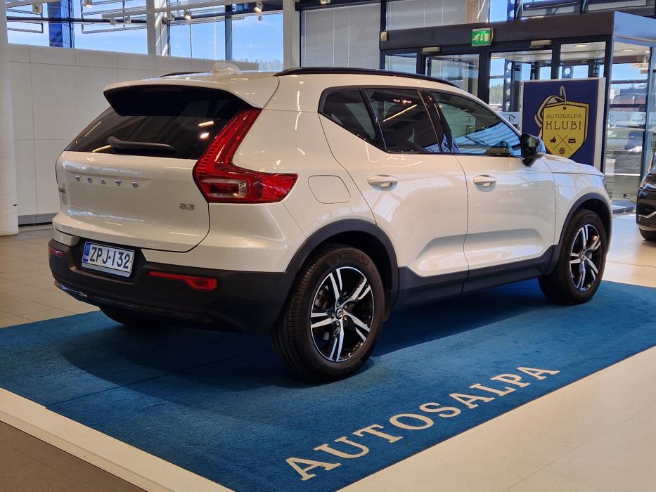 VOLVO XC40 2024