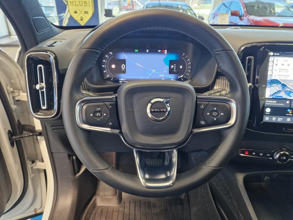 VOLVO XC40 2024