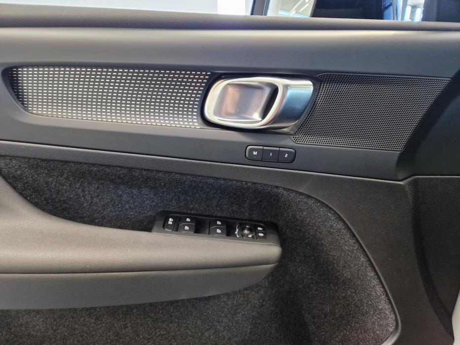 VOLVO XC40 2024