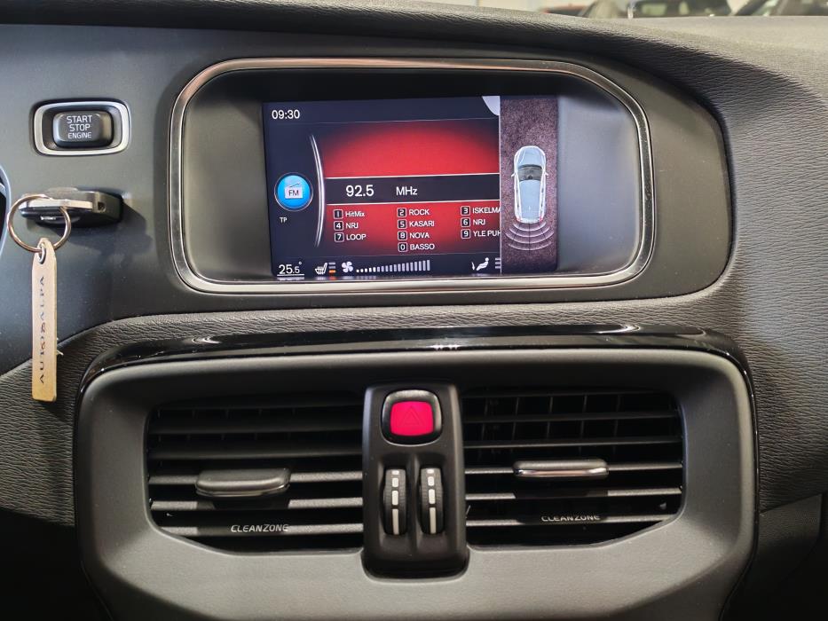 VOLVO V40 2019
