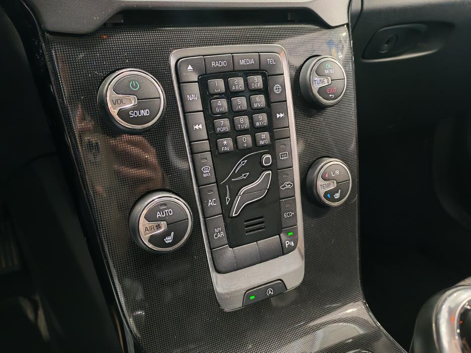 VOLVO V40 2019