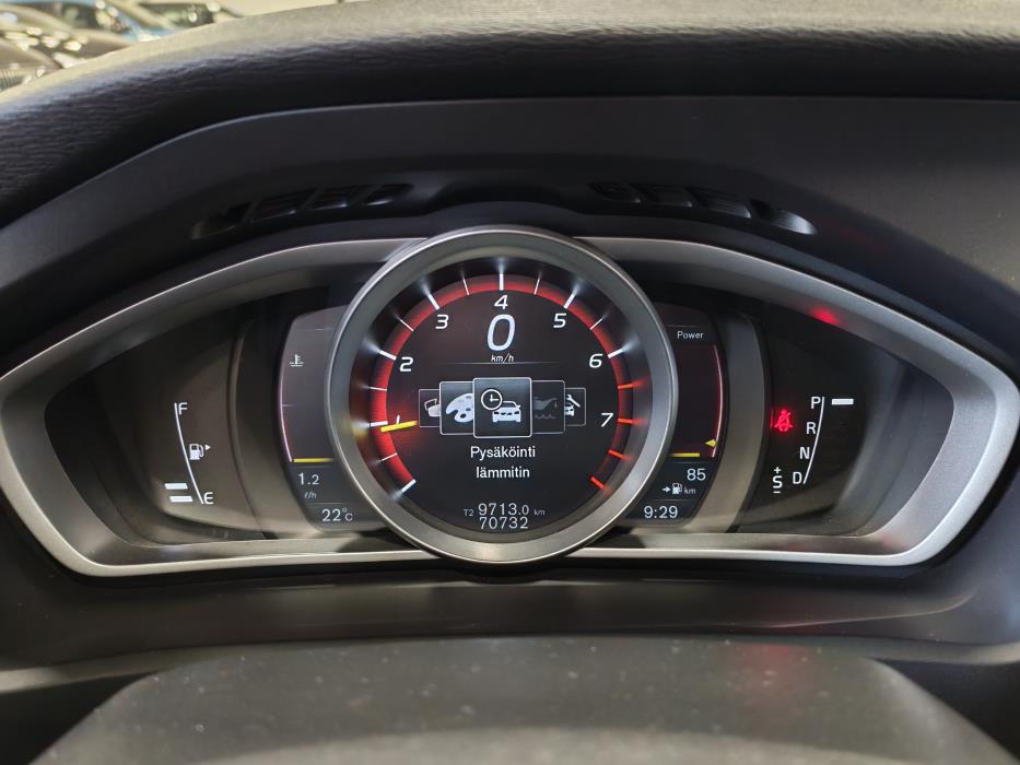 VOLVO V40 2019