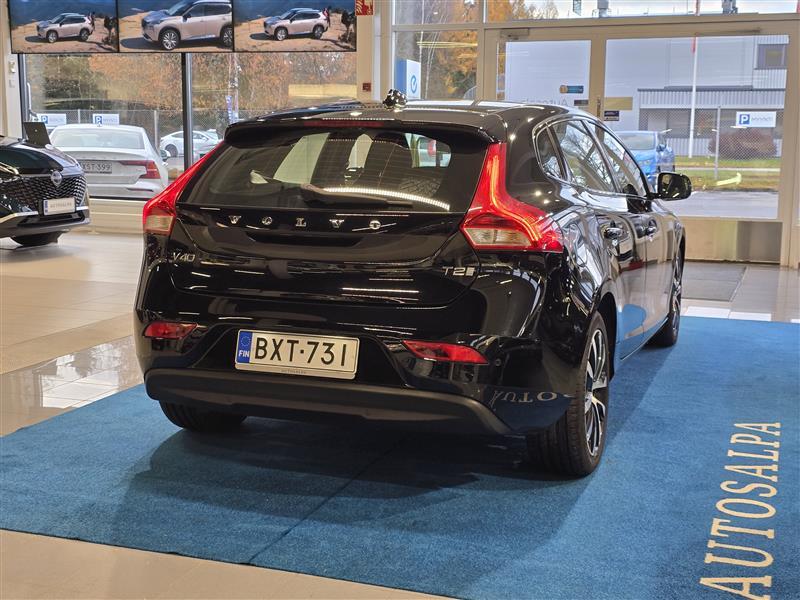 VOLVO V40 2019