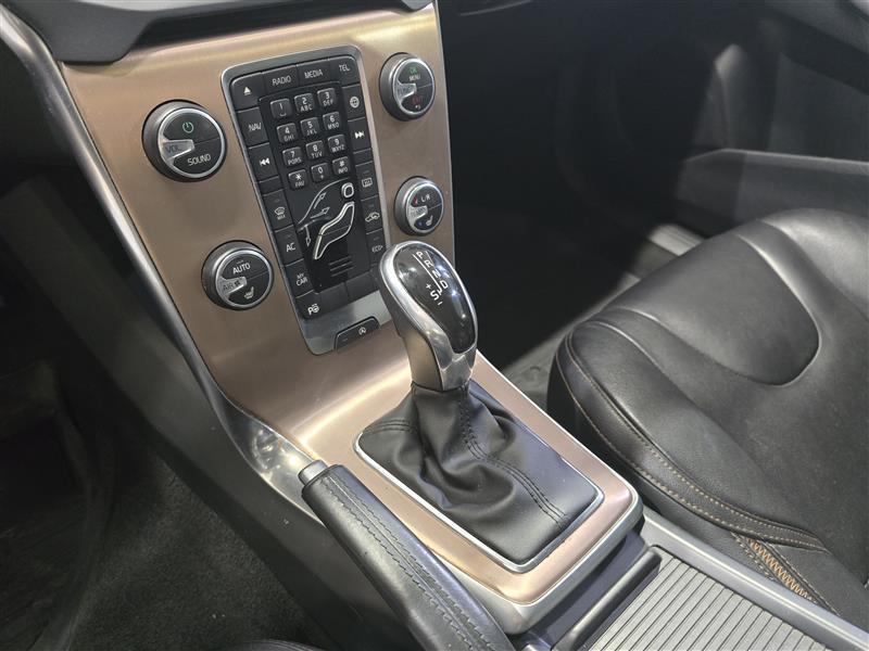 VOLVO V40 Cross Country 2016