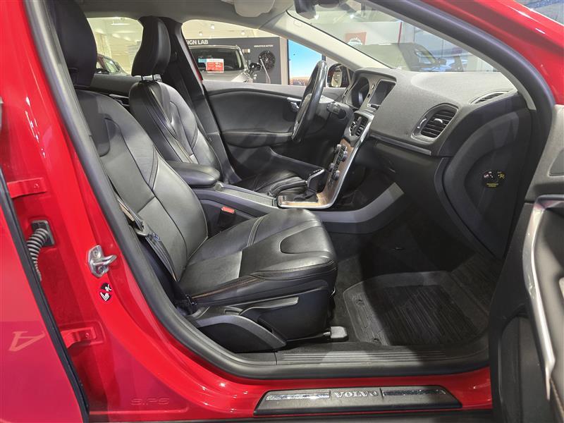 VOLVO V40 Cross Country 2016