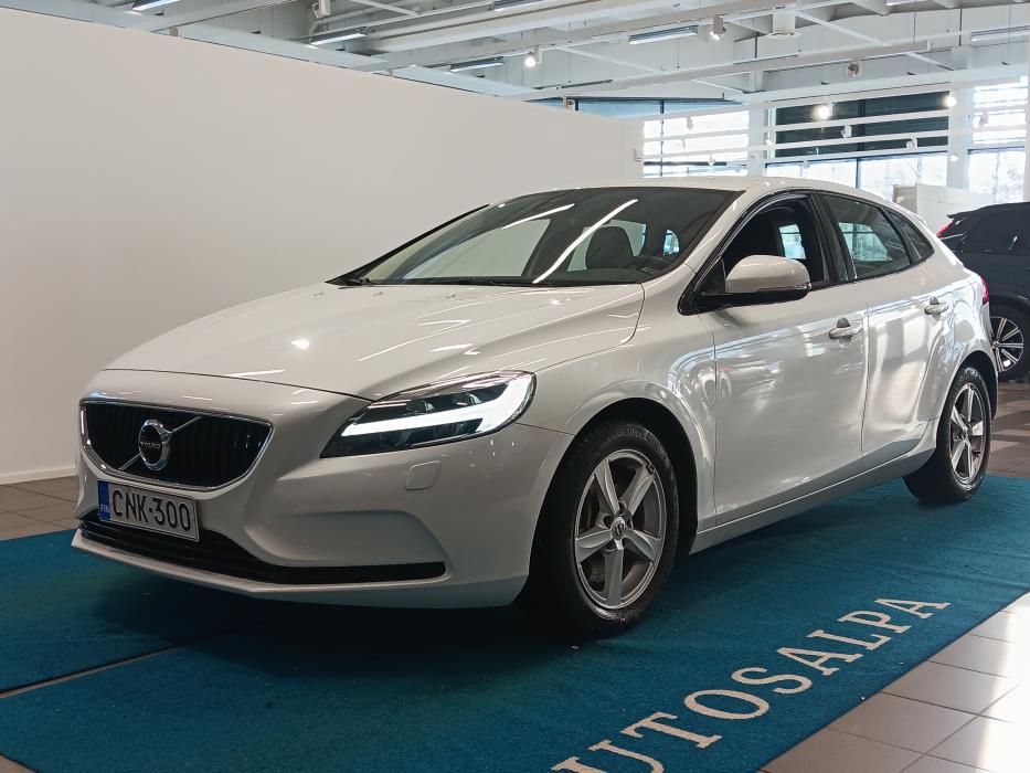 VOLVO V40 2019