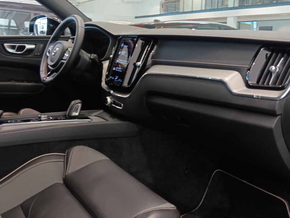 VOLVO XC60 2021