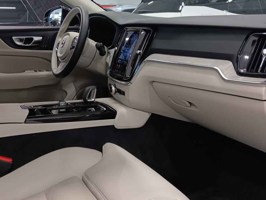 VOLVO S60 2023