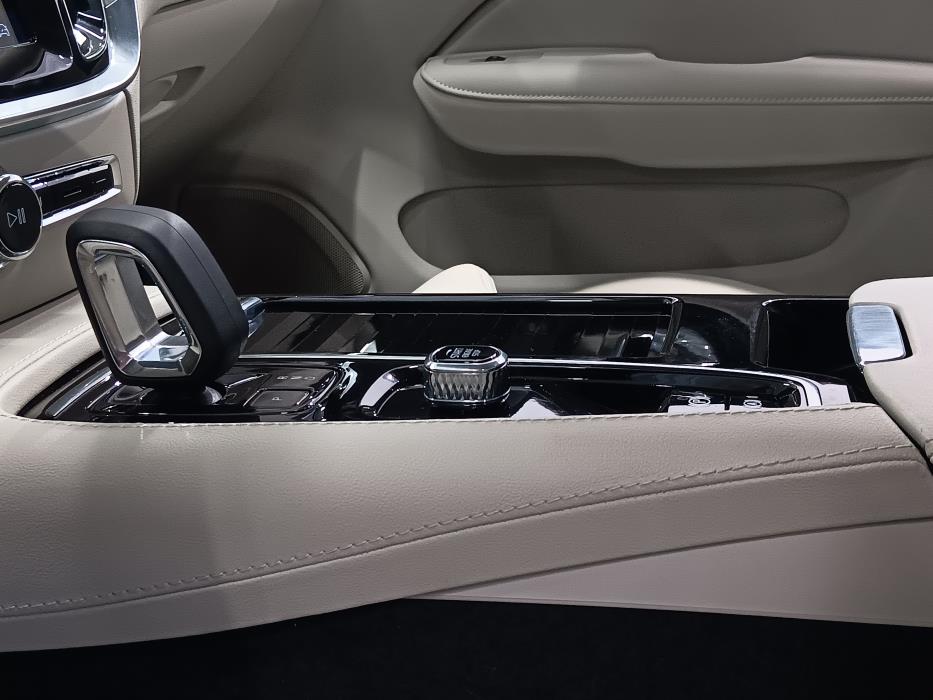 VOLVO S60 2023