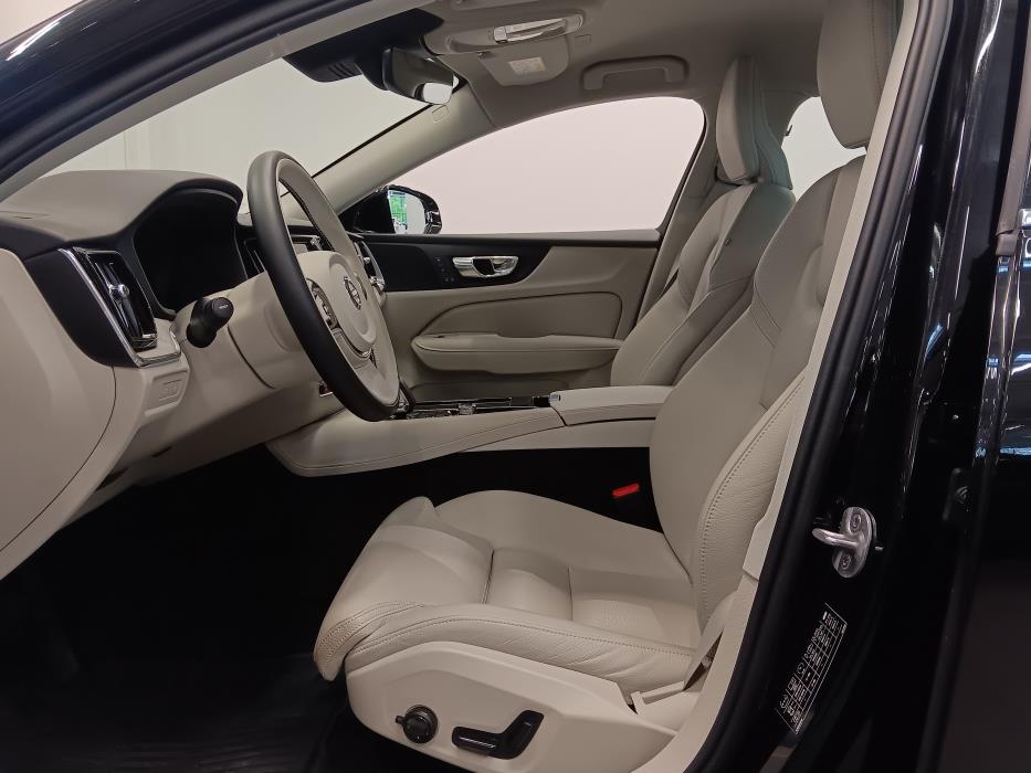 VOLVO S60 2023
