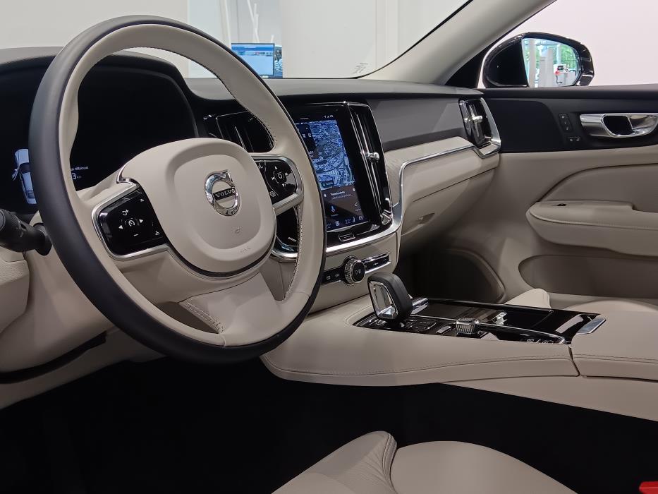 VOLVO S60 2023