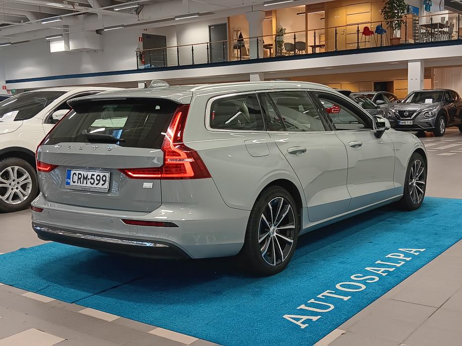 VOLVO V60 2024