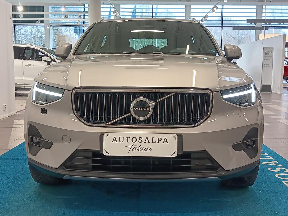VOLVO XC40 2023