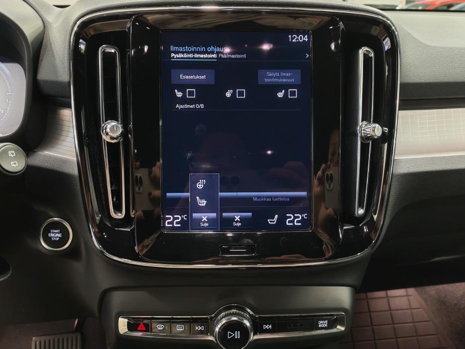 VOLVO XC40 2024