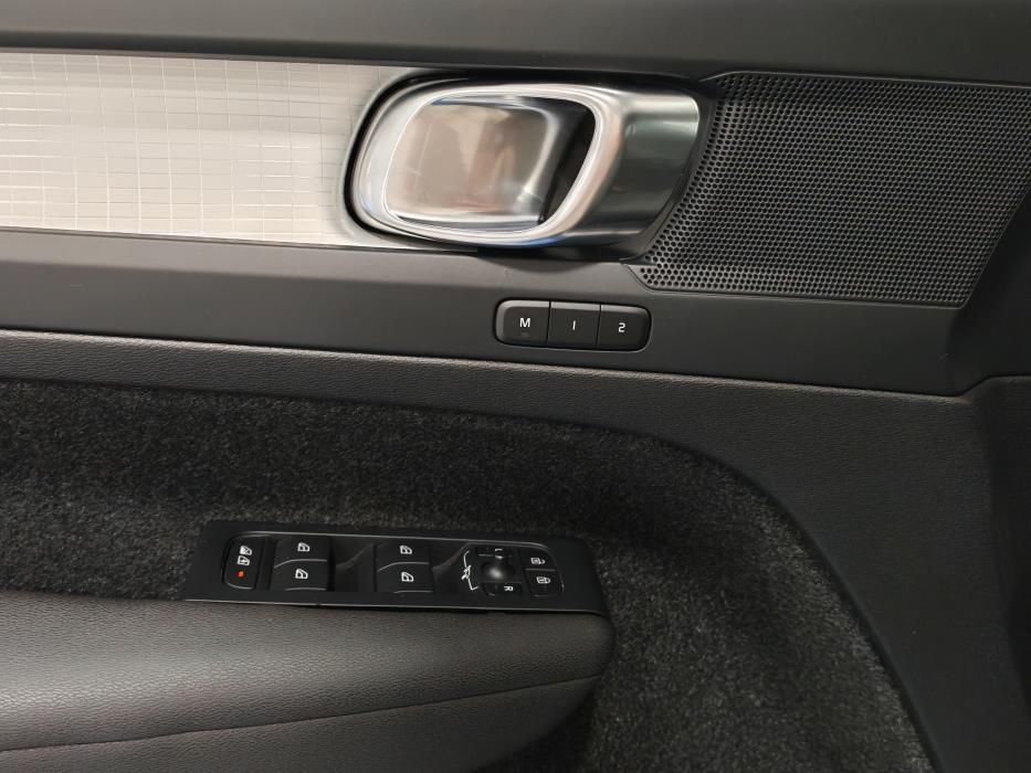 VOLVO XC40 2024