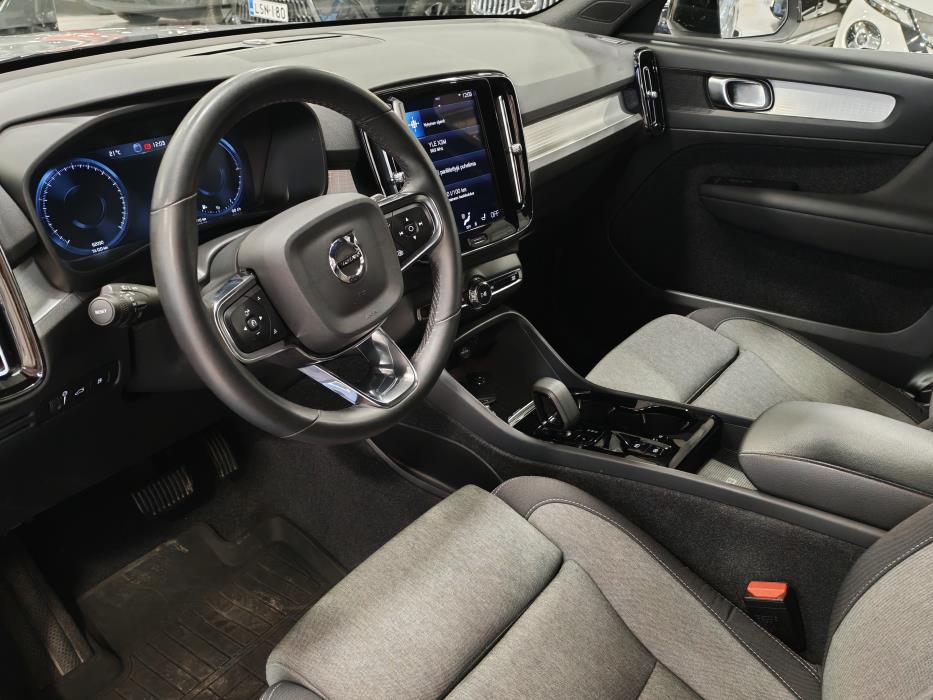 VOLVO XC40 2024