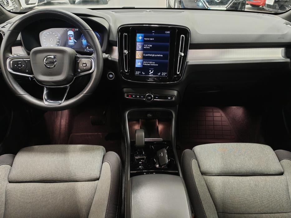 VOLVO XC40 2024