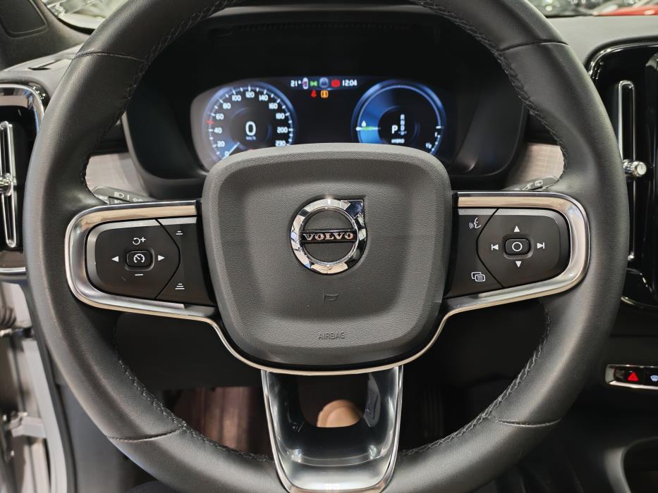 VOLVO XC40 2024