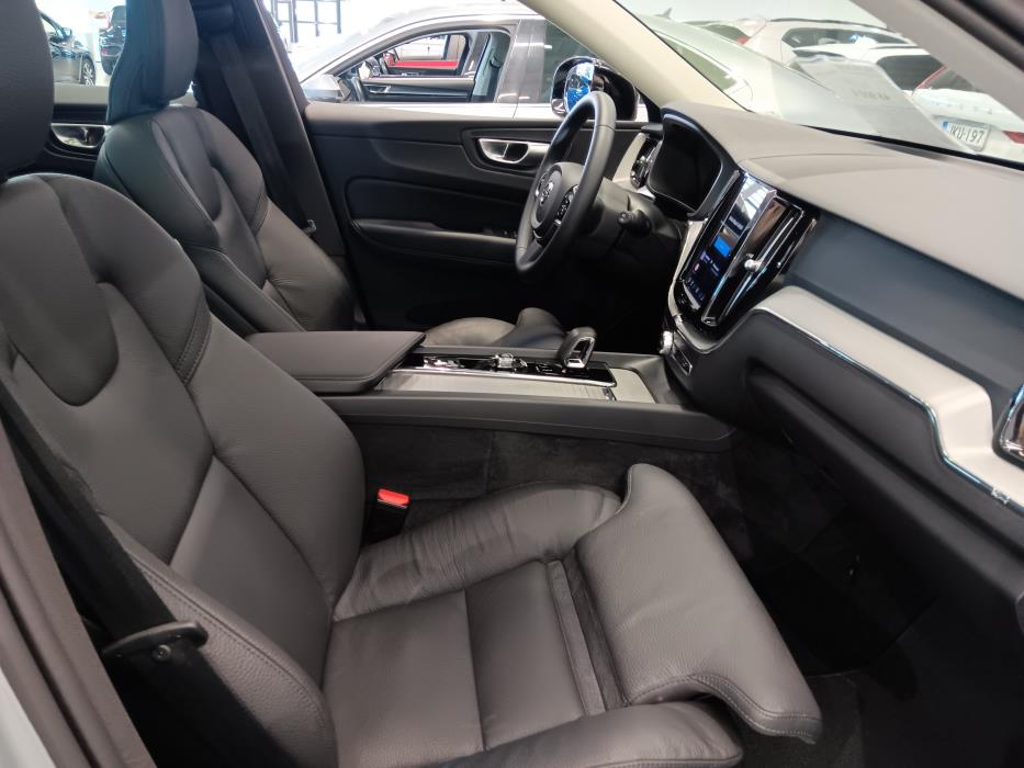 VOLVO XC60 2024