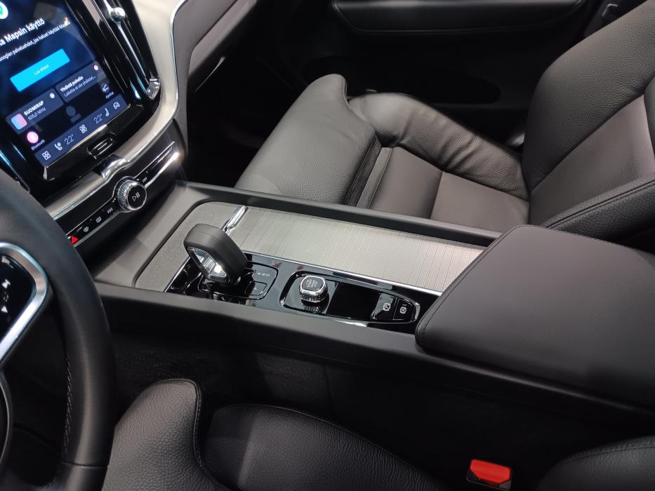 VOLVO XC60 2024