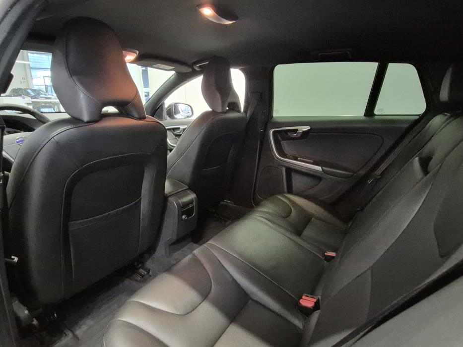 VOLVO V60 2016