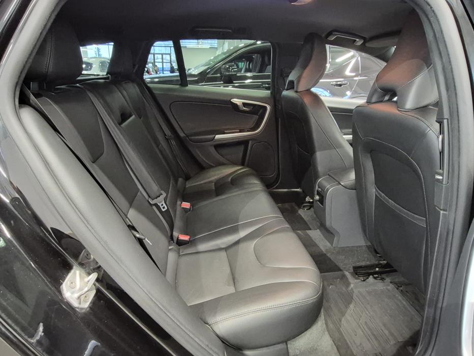VOLVO V60 2016