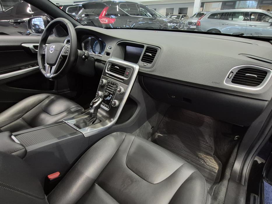 VOLVO V60 2016