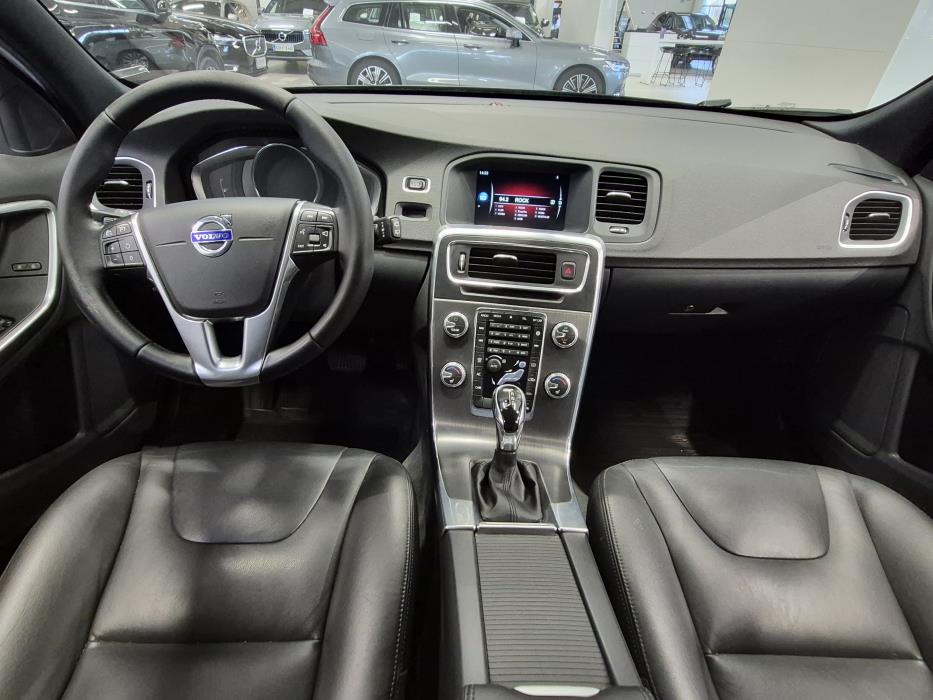 VOLVO V60 2016