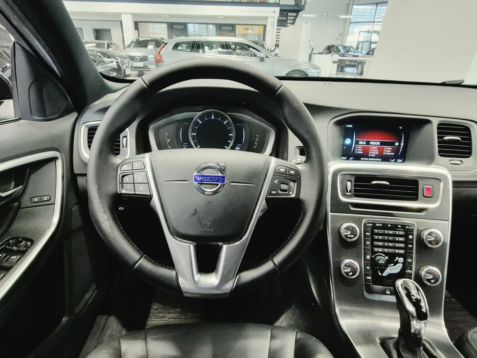 VOLVO V60 2016