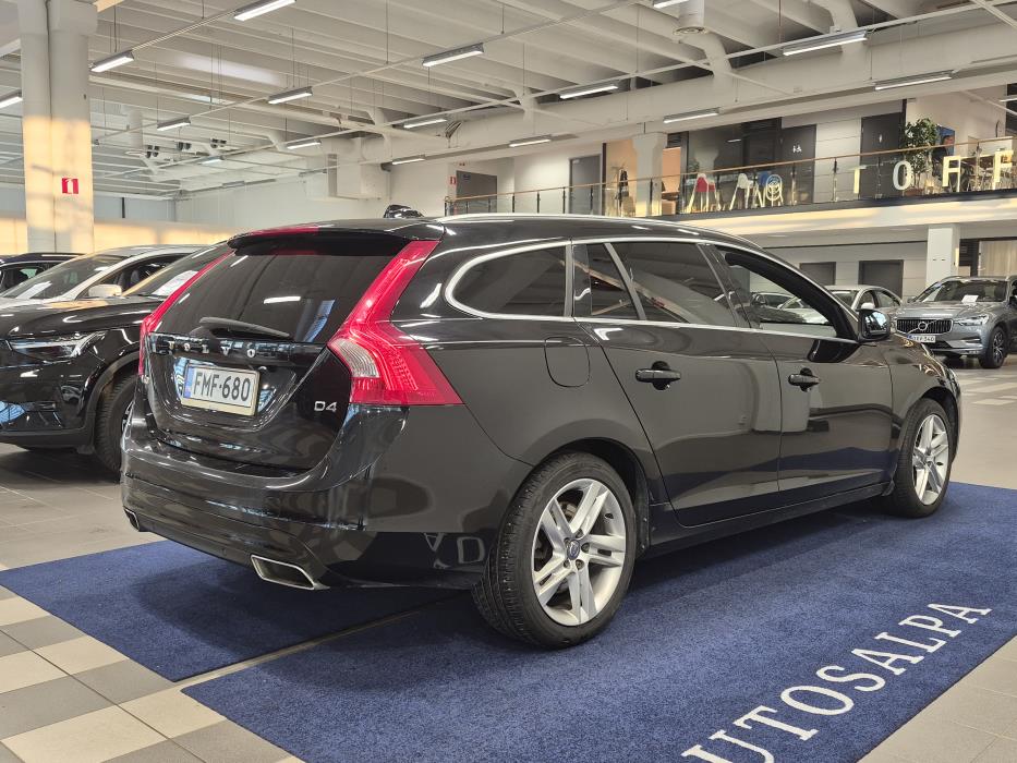 VOLVO V60 2016