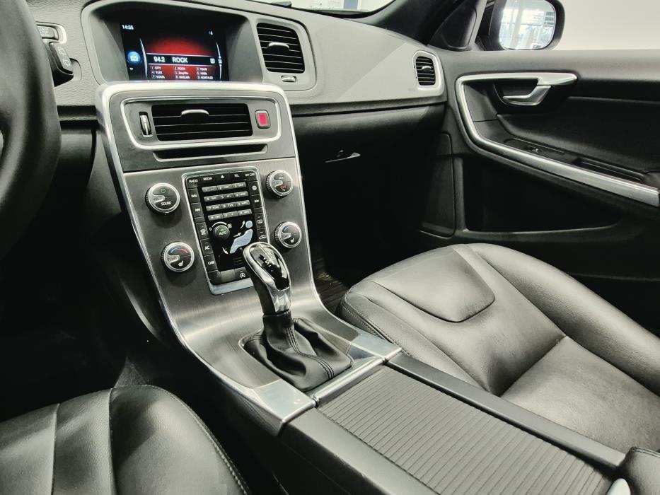 VOLVO V60 2016