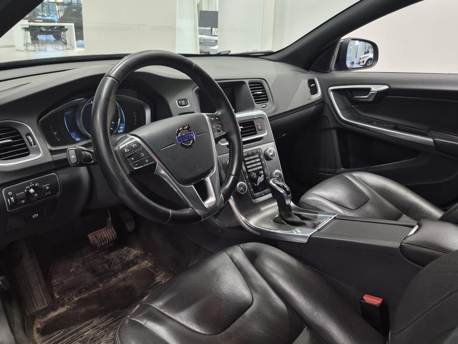 VOLVO V60 2016
