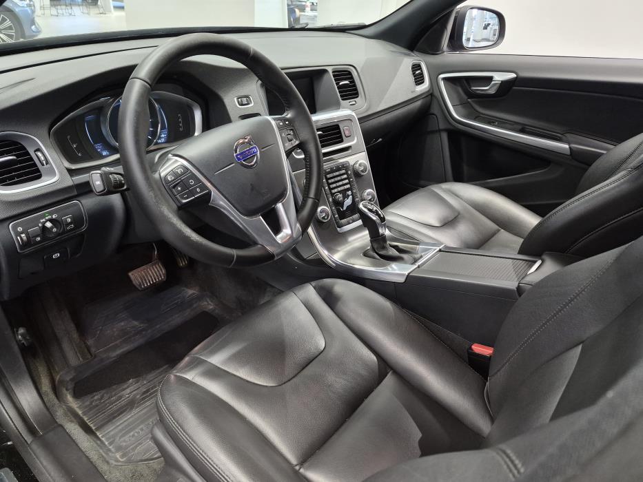 VOLVO V60 2016