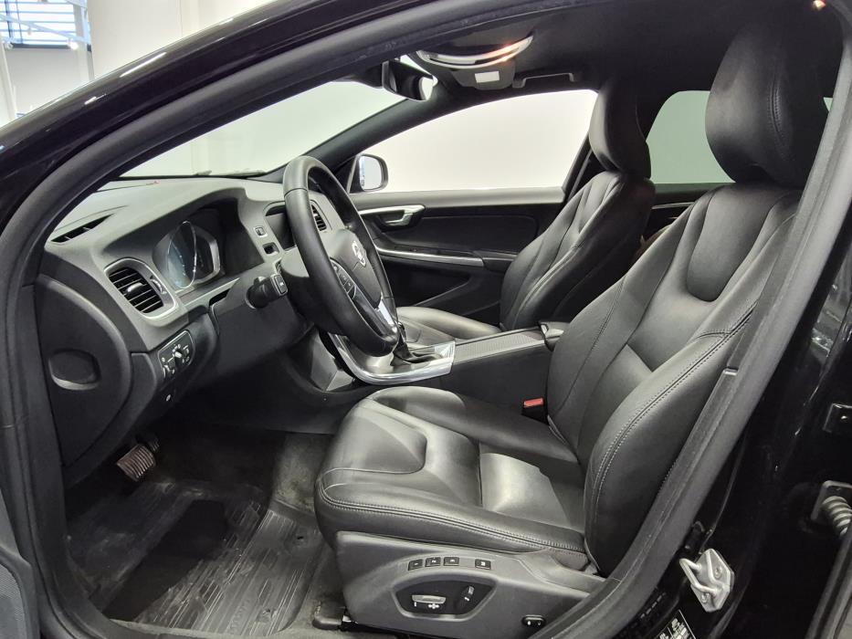 VOLVO V60 2016