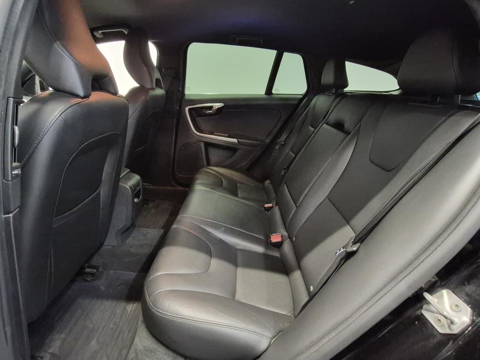 VOLVO V60 2016
