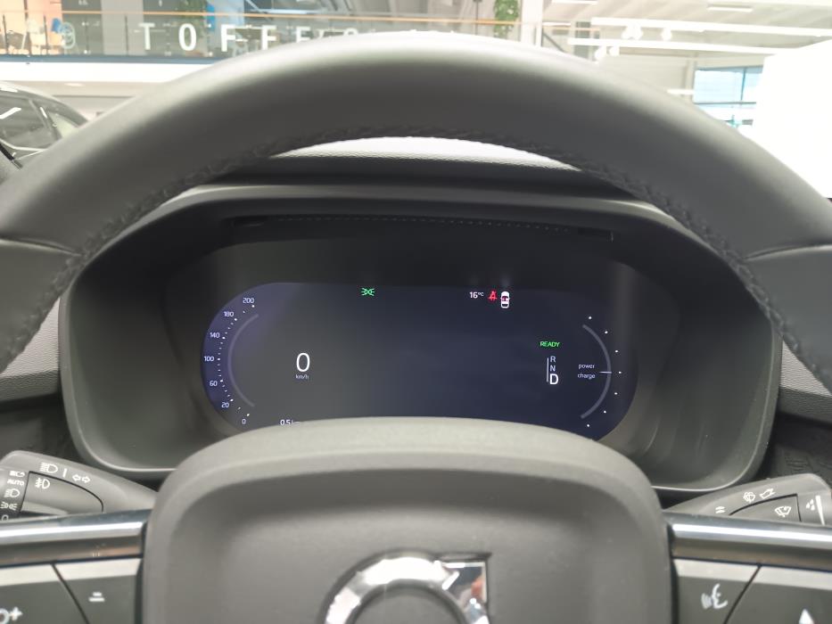 VOLVO C40 2024