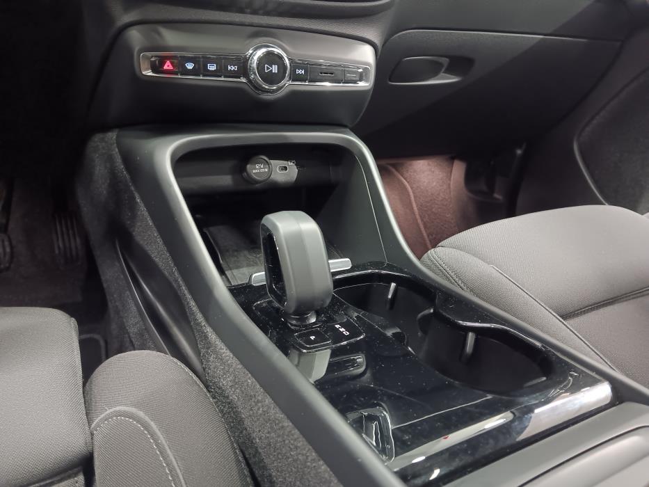 VOLVO C40 2024