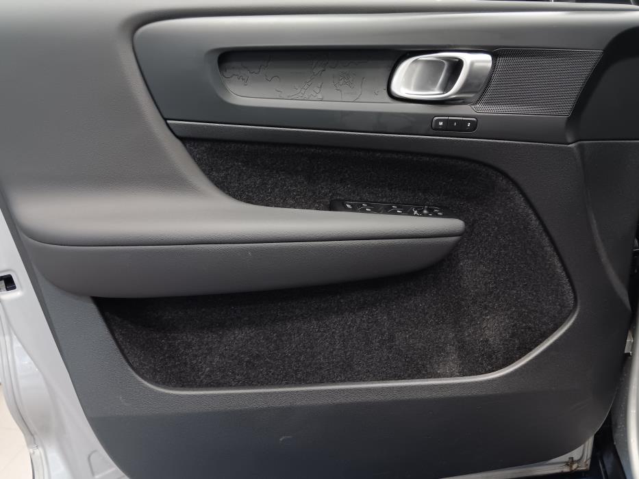 VOLVO C40 2024