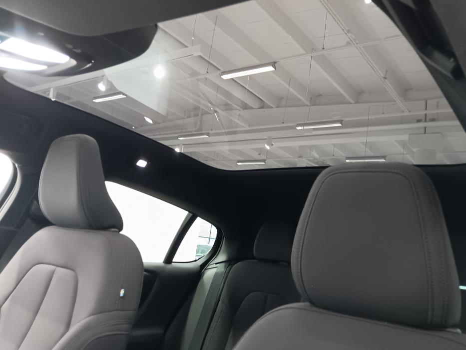 VOLVO C40 2024