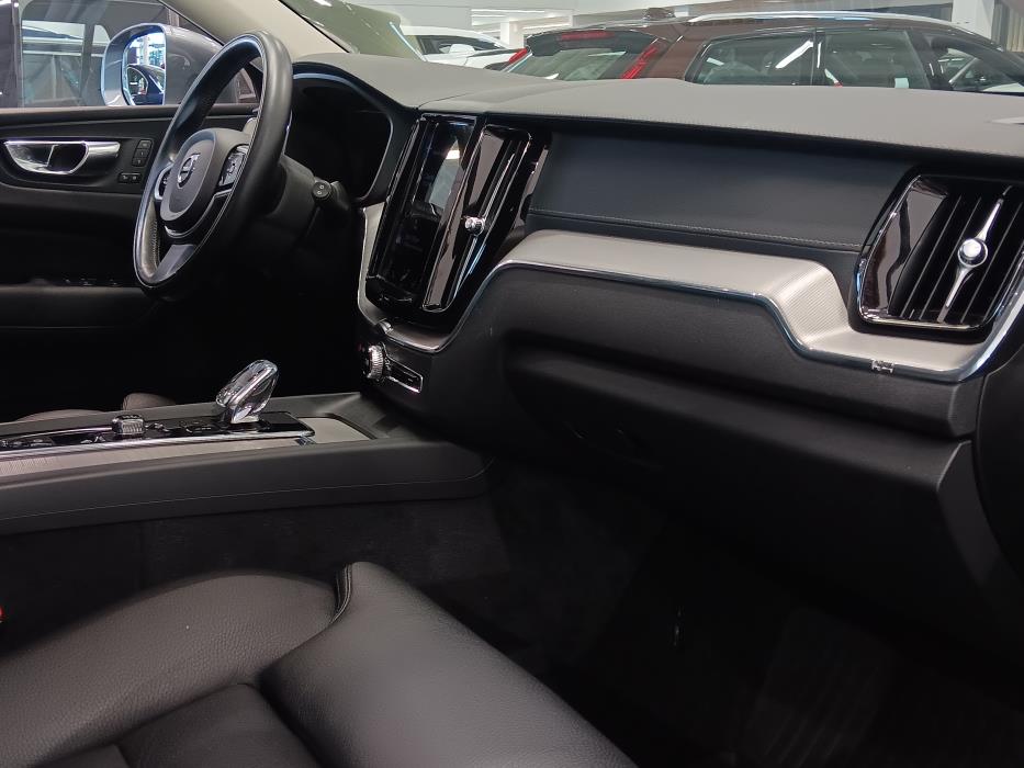 VOLVO XC60 2021