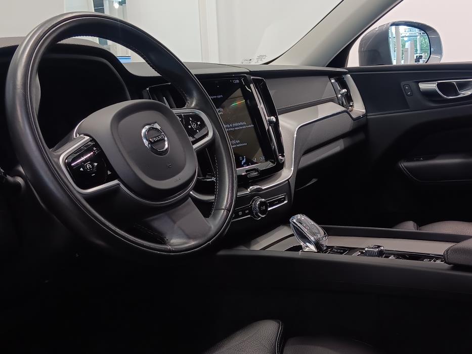 VOLVO XC60 2021