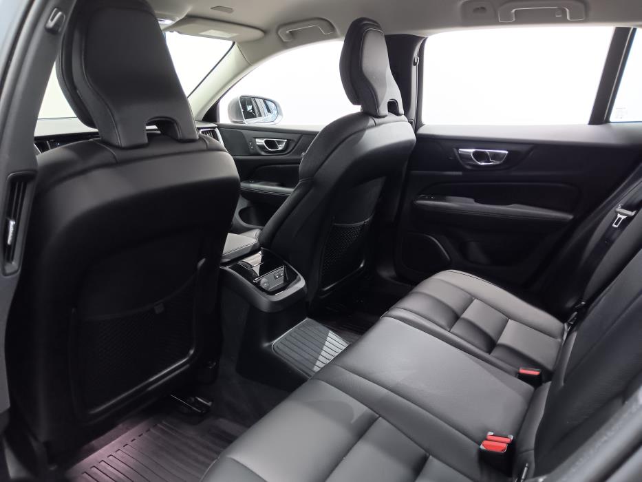 VOLVO V60 2021