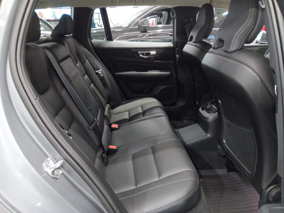 VOLVO V60 2021