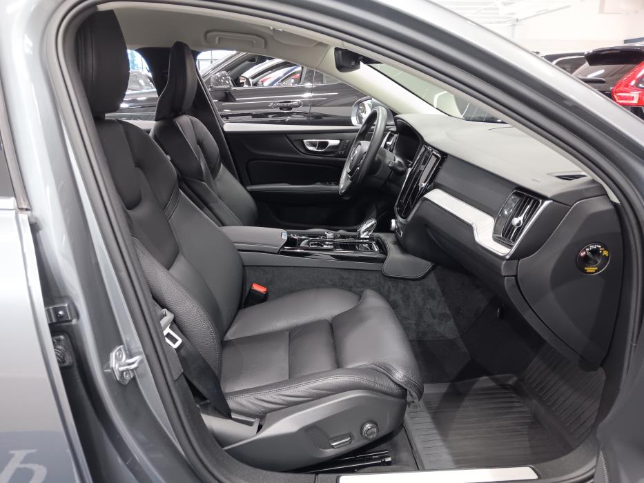 VOLVO V60 2021