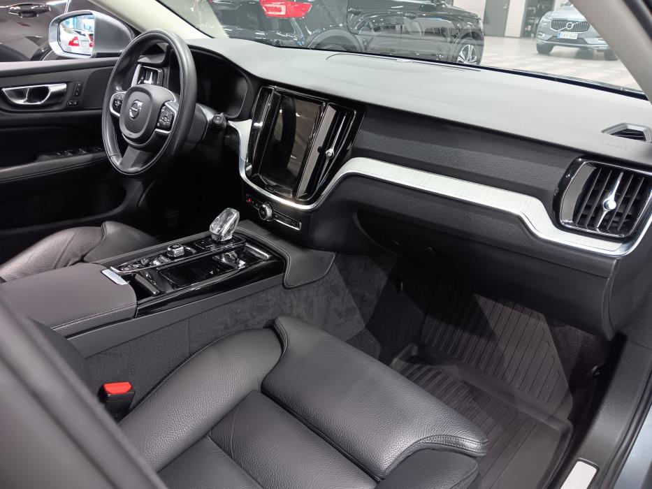 VOLVO V60 2021