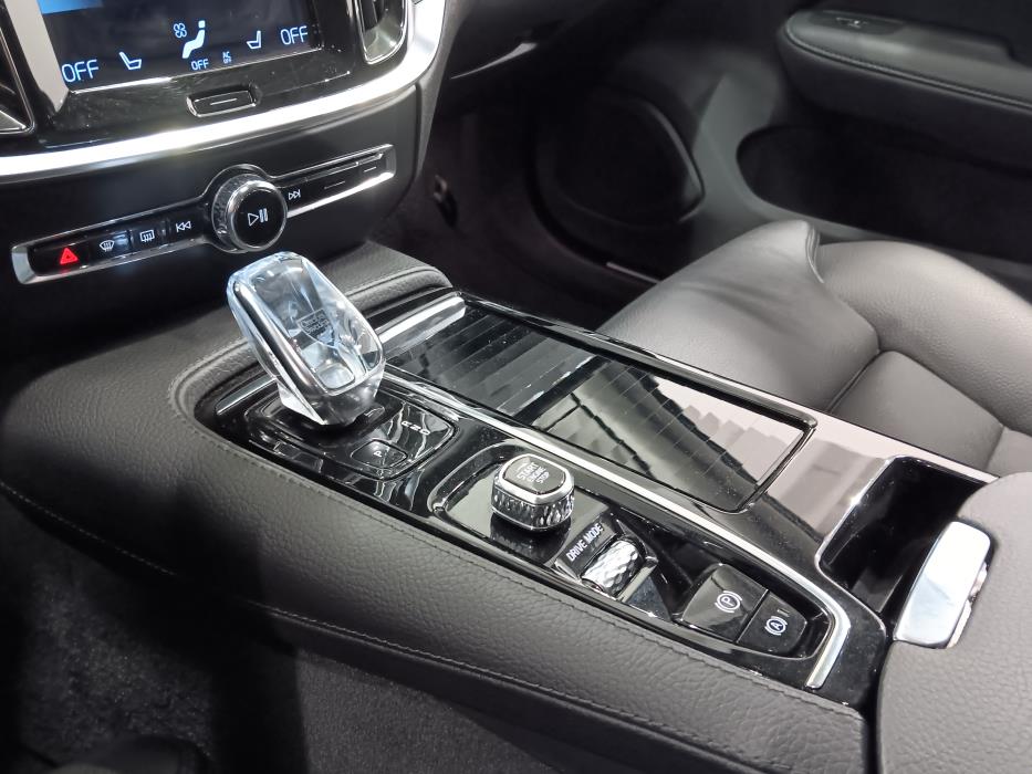 VOLVO V60 2021
